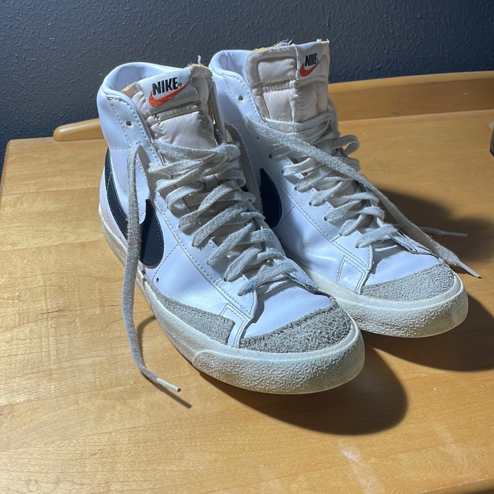 Mens size 9.5 Nike Blazer High Top Shoes. Amazing condition.